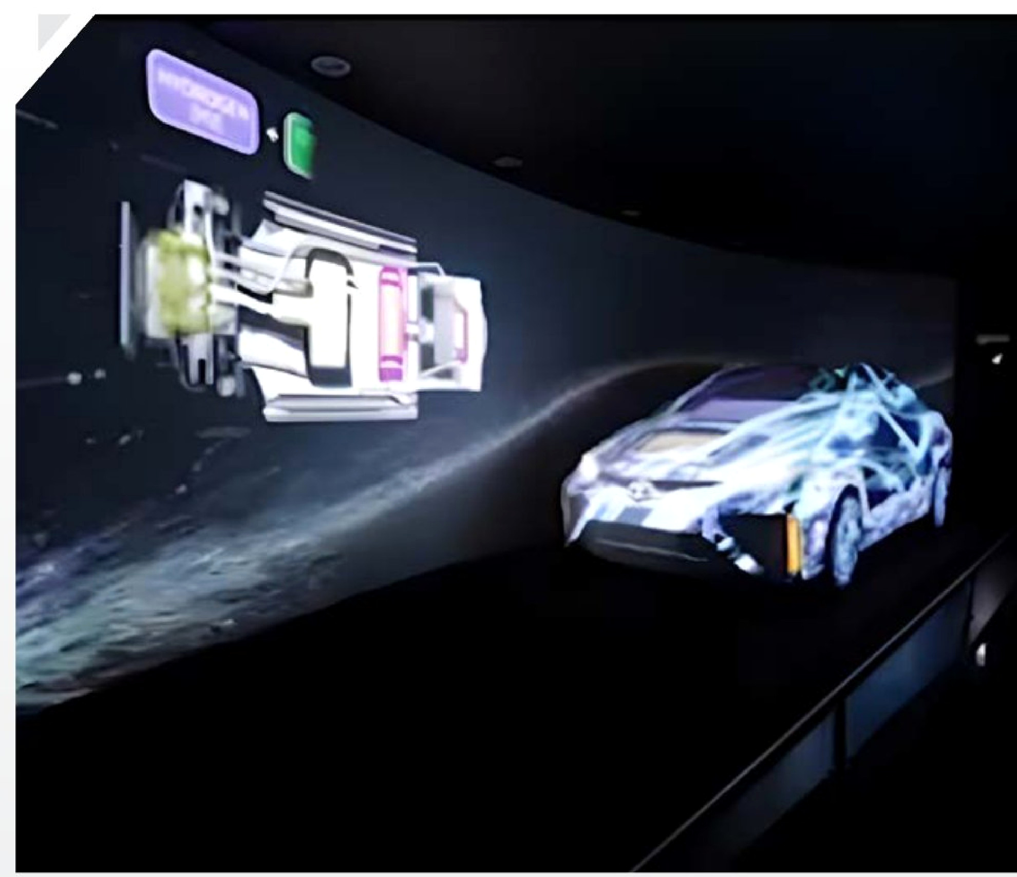 Pengunjung in installation multimedia Toyota Museum Angkut 2019